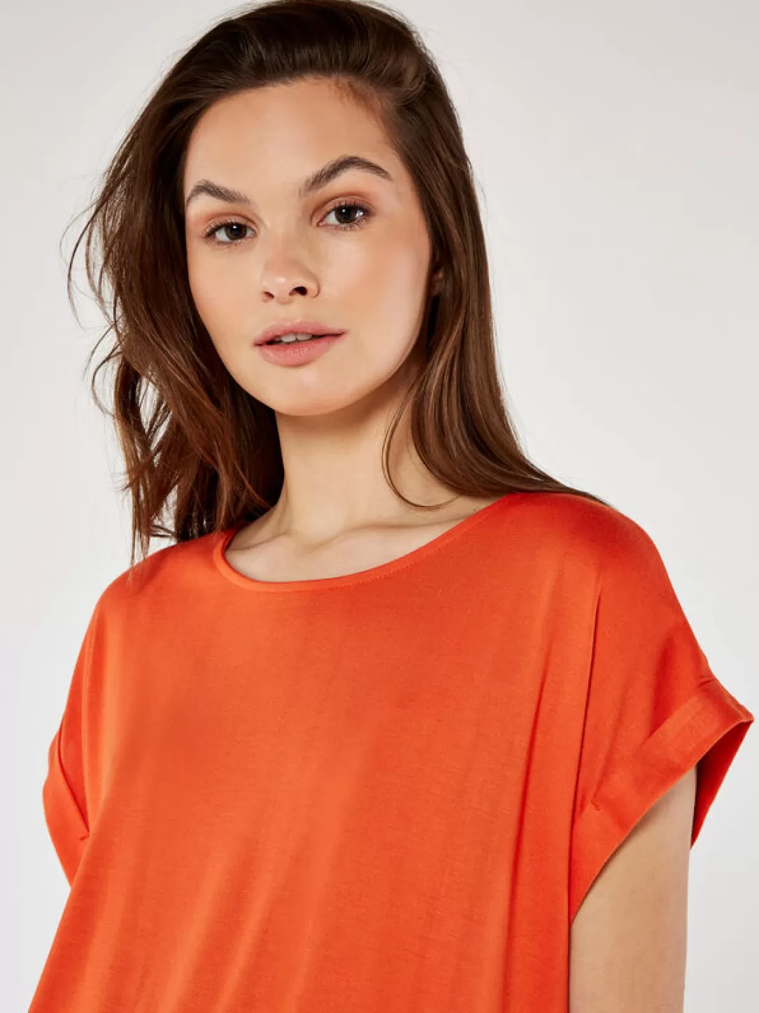 Women Apricot Curved Hem Tee-Terracotta |