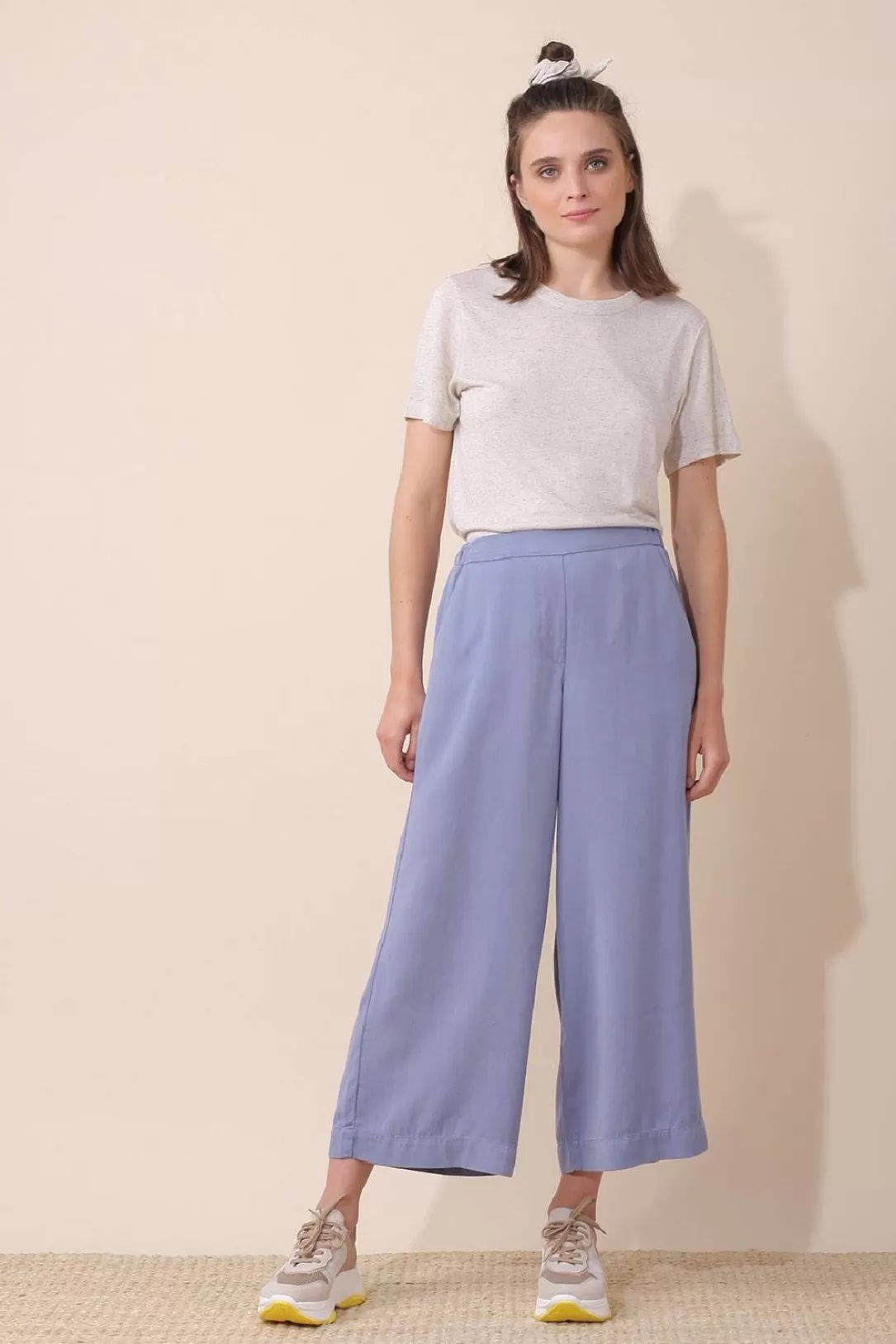 Women Indi & Cold Lyocell Crop Trousers-Azul Anil |