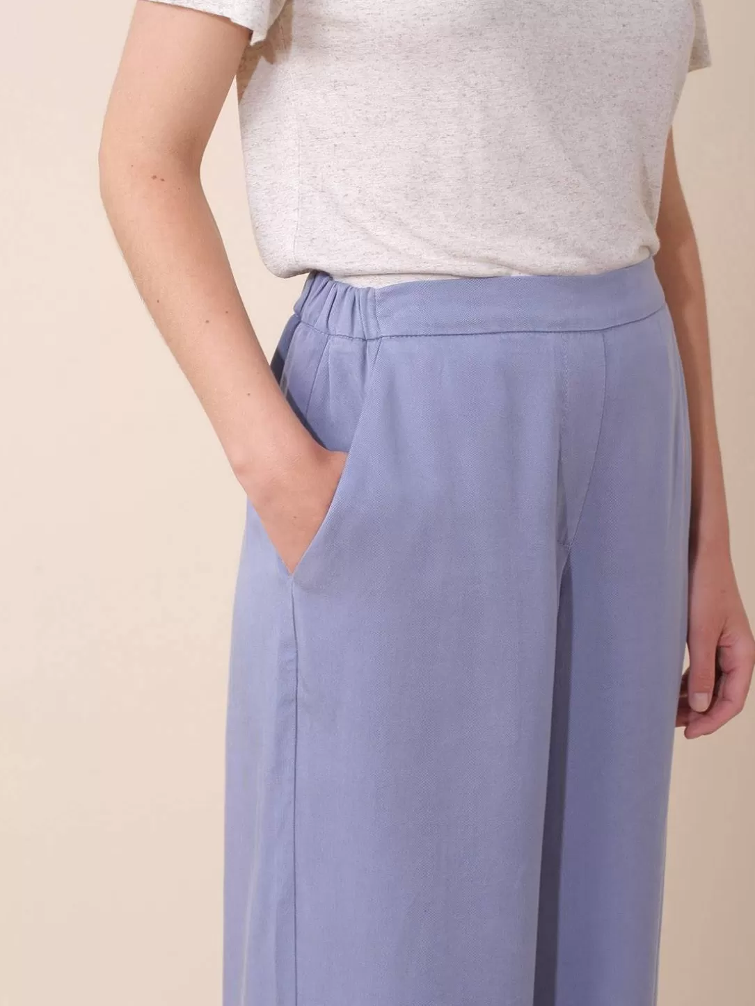 Women Indi & Cold Lyocell Crop Trousers-Azul Anil |