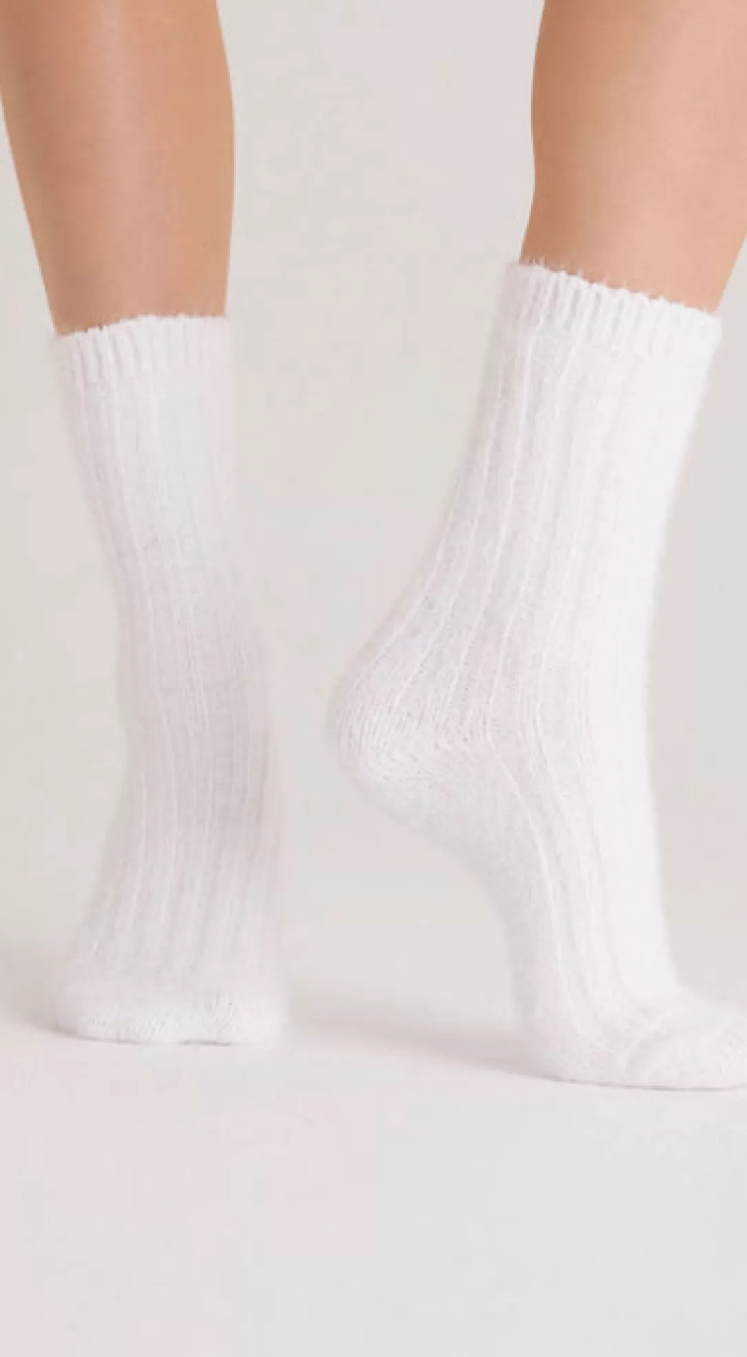 Women Z Supply Novelty Plush Socks (2 Pack)-White |